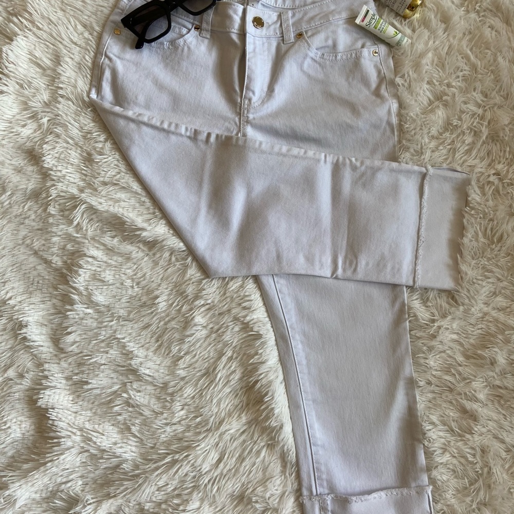 Jennifer Lopez white capri